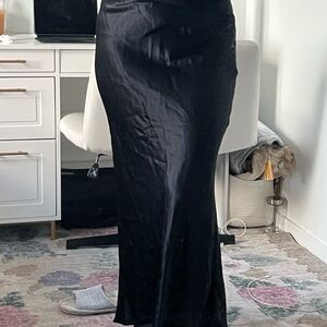 TOPSHOP - Satin Black Satin Skirt Elegant - Like New (US8)